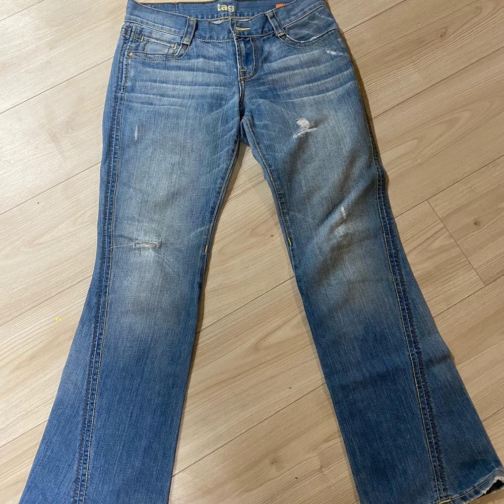 Women’s size 31 Tag jeans. Stitching on the side, flare leg, distressed denim